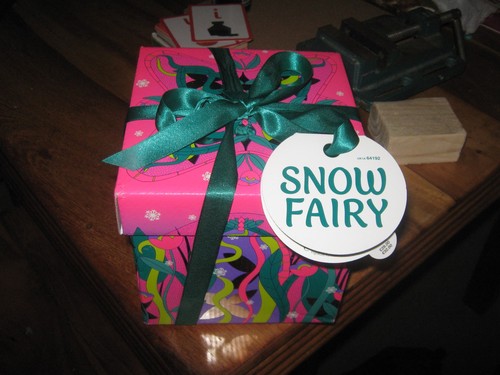 Bnwt lush snow - gift, set