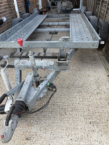 Woodford twin axle car trailer - axle,