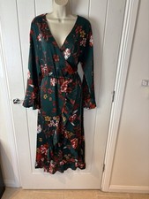 Beautiful Boohoo Size 16 Green