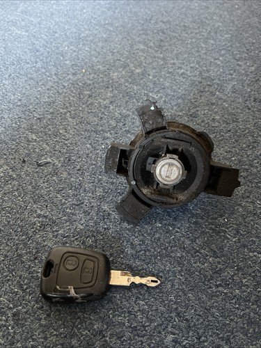 Peugeot 206 fuel cap - fuel,