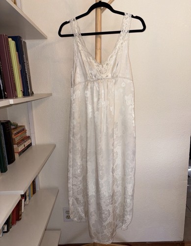 Gorgeous vintage ivory - gorgeous,