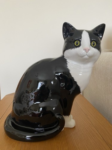 Large black and white - black,