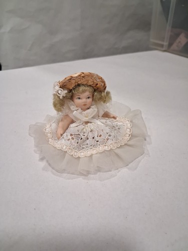 Vintage porcelain doll - 4", in
