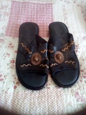 Ladies black Fly Flot Comfort Sandals-size 6