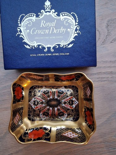 Royal crown derby bone china - royal,