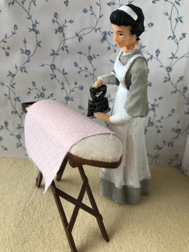 Dolls house servant kitchen - dolls,