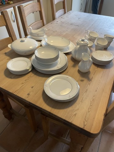 Royal doulton dinner service - doulton,