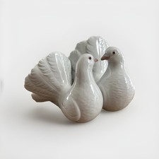 Vintage LLADRO "KISSING DOVES"
