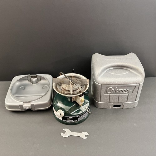 Coleman 508 stove with case - 508,