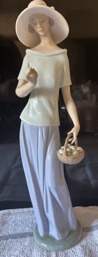 Lladro nao 1301 woman - lladro, with