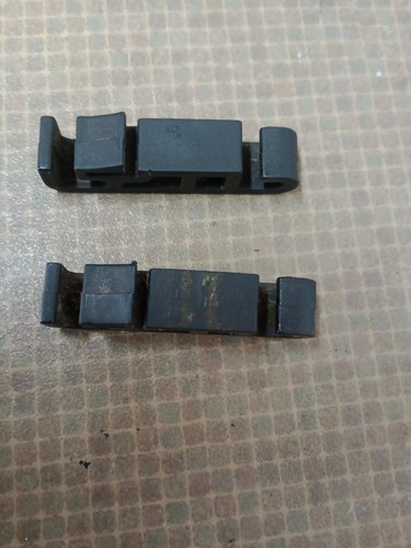 Axle retaining clips - retaining,