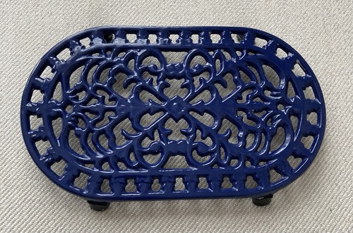 Vintage cast iron - cast, trivet