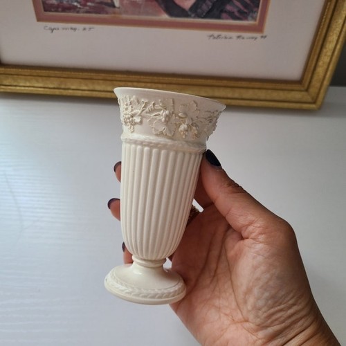 Wedgwood queensware mini - mini, vase
