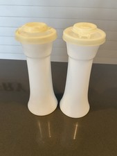 Vintage Tupperware USA 6" Salt