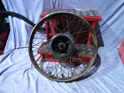 Bsa b50 triumph - tr5, front