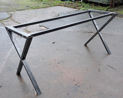 Leg metal table frame - table, with