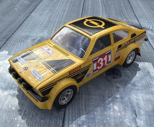 Bburago opel kadett rally - gt/e,