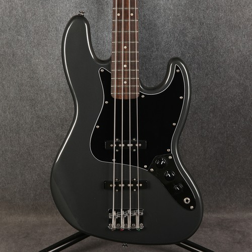Squier affinity jazz - bass,