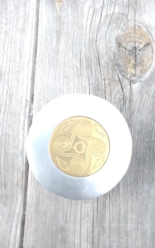 Vintage round metal - round, trinket