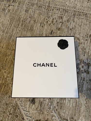 Chanel gift box large - chanel,