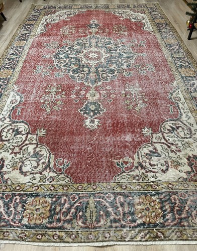 6x9 red vintage - 6x9.7,