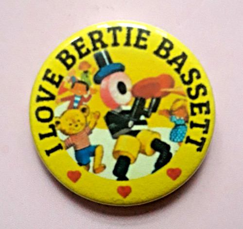 25mm badge love - i, bertie