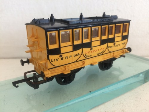 Triang r621 rocket - rocket, yellow
