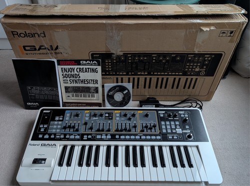 Roland gaia synthesiser - gaia,