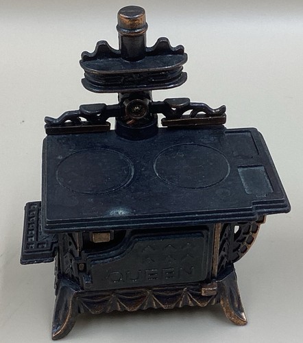Vintage miniature metal queen - vintage,
