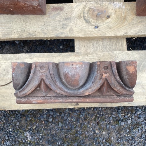 Egg and dart decorative - dart",