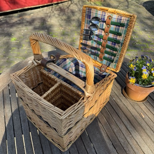 Wicker picnic basket wine - wicker,