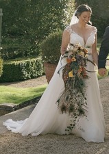 Suzanne Neville ‘Isobel’ Women's Wedding Dress Size 12 Excellent Condition