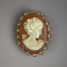 Vintage Cameo Brooch Gold Tone