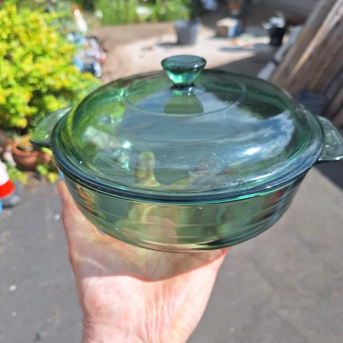 Green pyrex casserole dish - green,