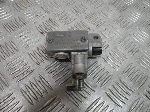 Front brake master cylinder - front,
