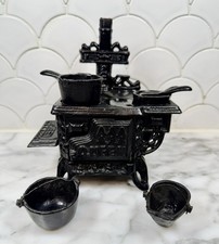 VTG Cast Iron QUEEN Miniature