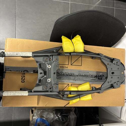 Ktm duke 125 2023 - rear, frame