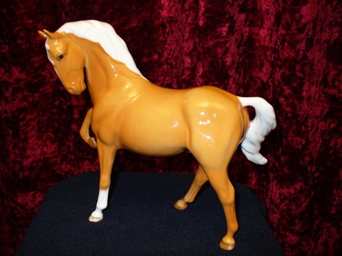 Beswick palomino prancing - palomino,