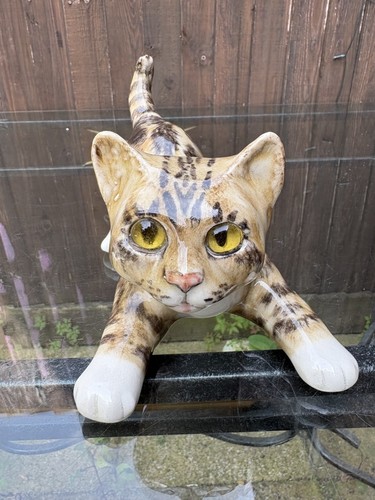 Winstanley crouching cat size - crouching,