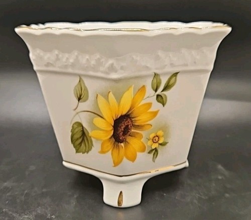 Norcroft scalloped rim - scalloped,