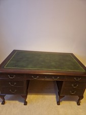 Traditional dark wood - dark,