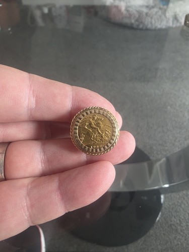 9ct gold mount with 1982 - mount, 22ct