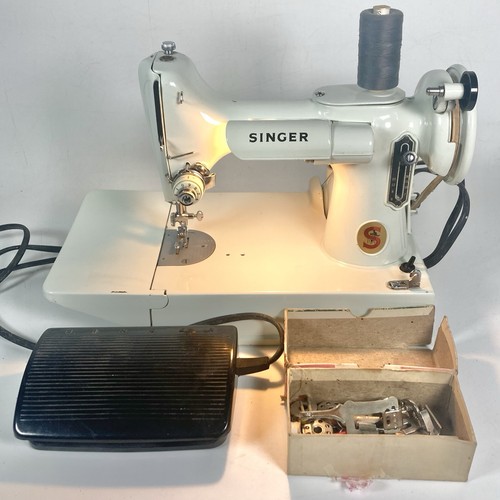 White singer featherweight 221 - singer,