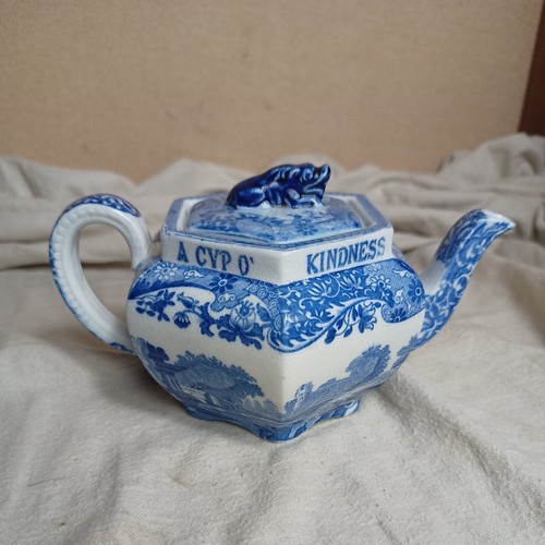 Antique auld lang - lang, teapot