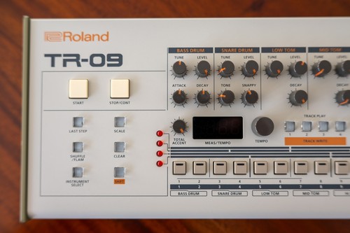 Roland boutique rhythm - tr-09,