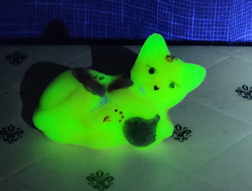 Fenton burmese glass kitten - glass,