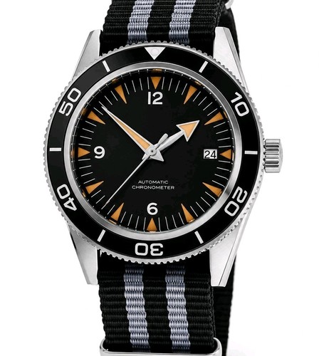 Classic black diver watch - black,