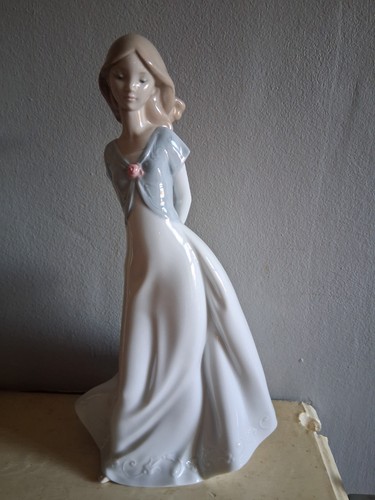 Nao lladro holding her - lladro,
