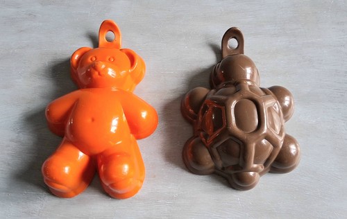 Two vintage jelly moulds - vintage,