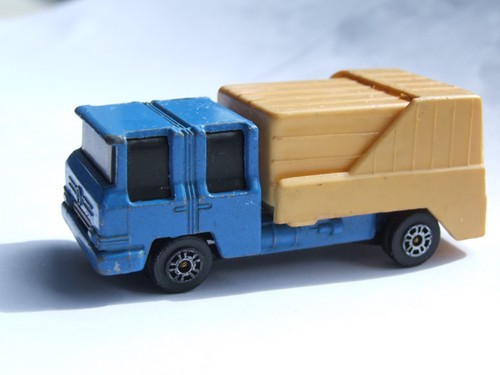 Corgi juniors refuse truck - corgi,